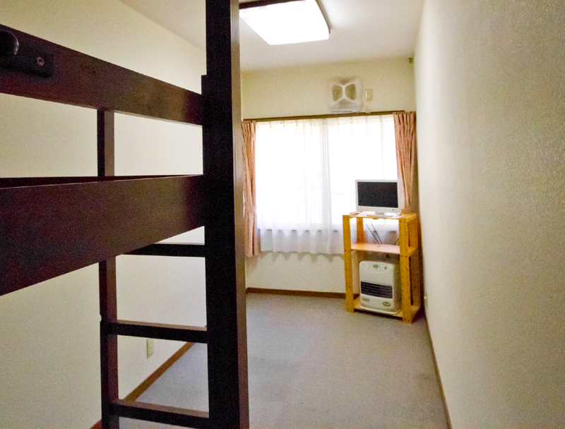 洋室 6畳のお部屋 米沢スキー場にあるペットも泊まれる宿 タンポポイン